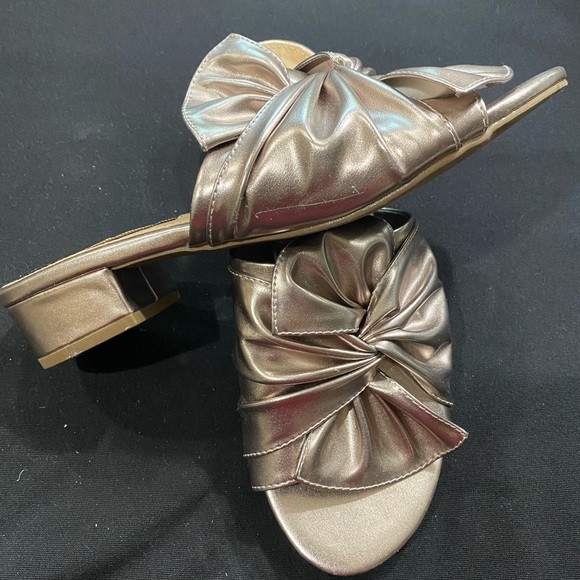 Rose gold David Aaron sandals. - Picture 2 of 3